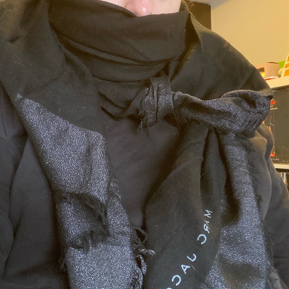 Marc Jacobs Lightweight Scarf in Black & Silver - Picture 5 of 8